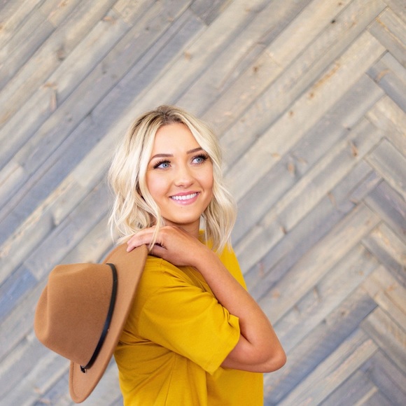 𝙷𝚎𝚕𝚕𝚘! 𝙸’𝚖 𝙱𝚛𝚘𝚘𝚔𝚎! 🌿 - Picture 2 of 10